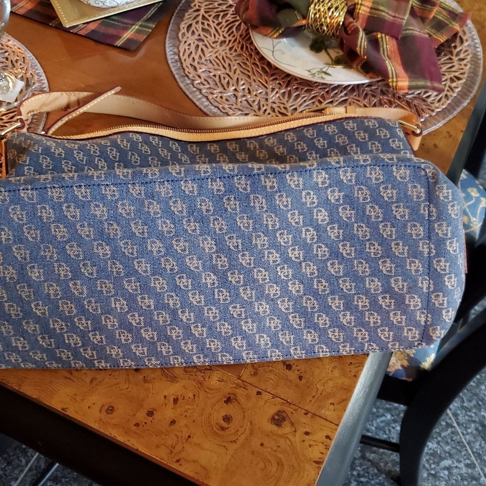 Large tote - Picture 5 of 7